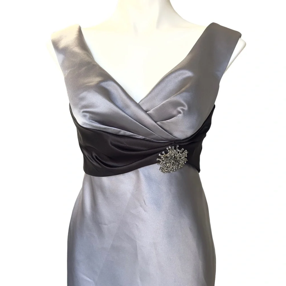 WATTERS & WATTERS DRESS SIZE 4 FORMAL WEAR GENTLY USED - Picture 7 of 9